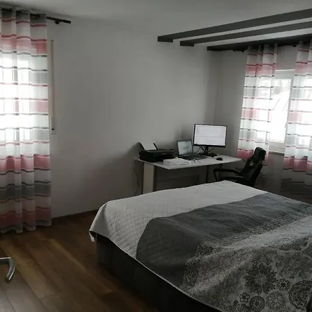 Gemuetliche Doppelhaushaelfte Holiday home Poernbach